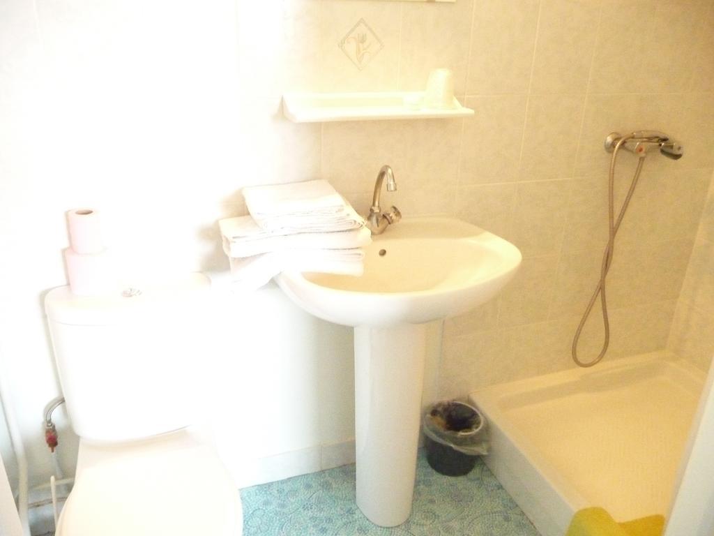 Hotel De La Gare Периго Номер фото