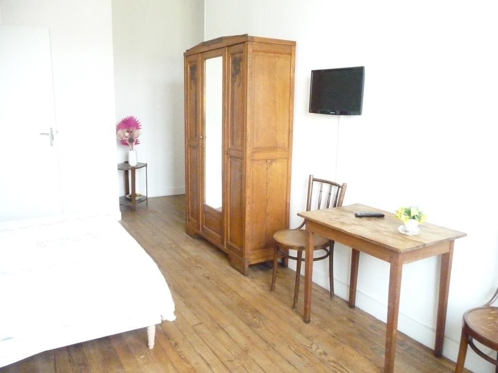 Hotel De La Gare Периго Номер фото