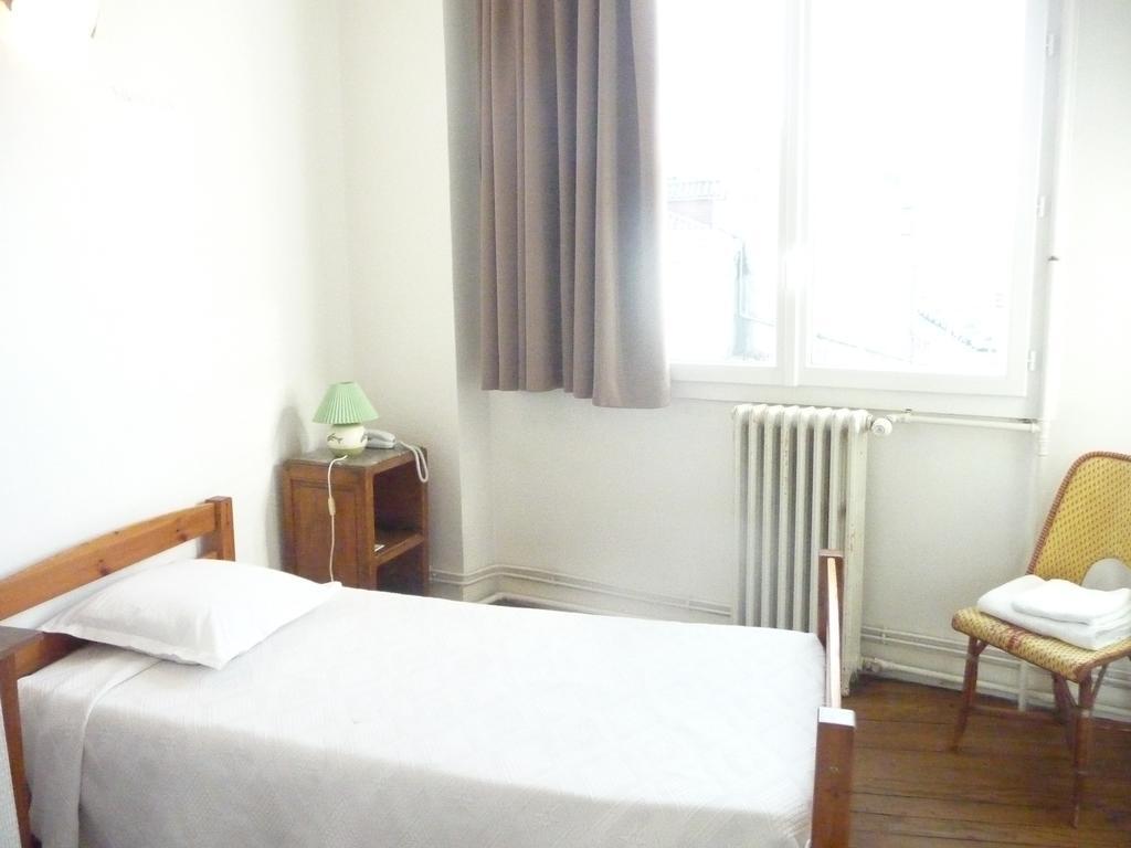 Hotel De La Gare Периго Номер фото